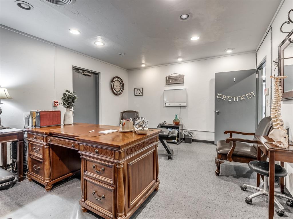 7304 N Comanche Avenue