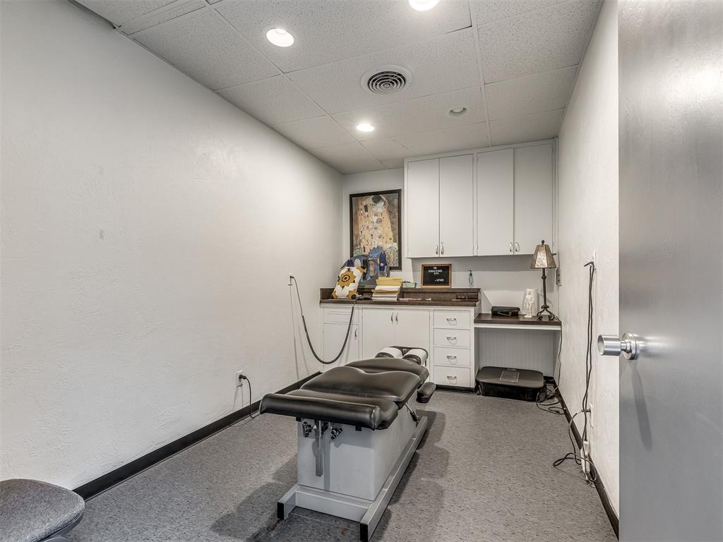 7304 N Comanche Avenue