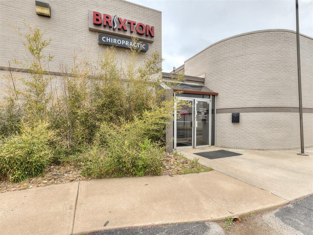 7304 N Comanche Avenue