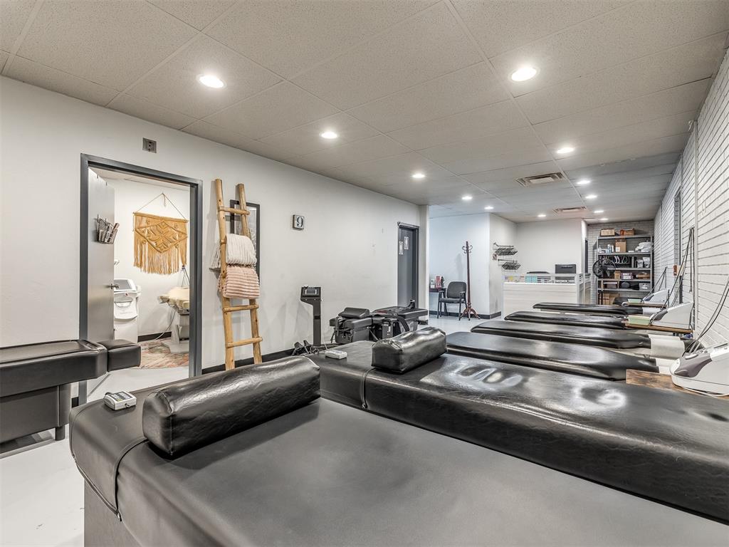 7304 N Comanche Avenue