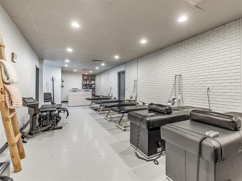 7304 N Comanche Avenue