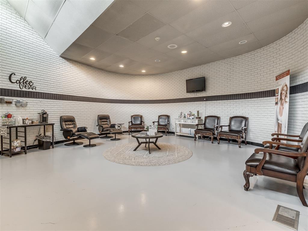 7304 N Comanche Avenue