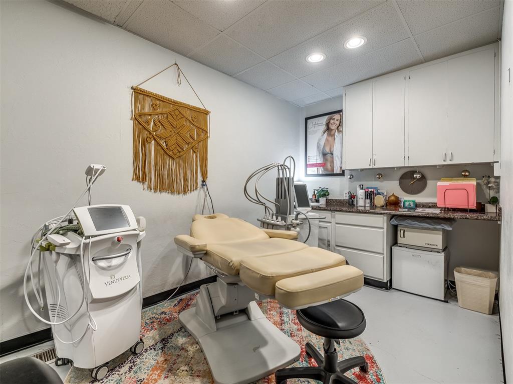 7304 N Comanche Avenue