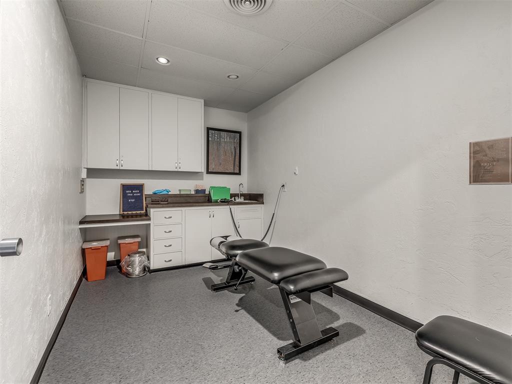 7304 N Comanche Avenue