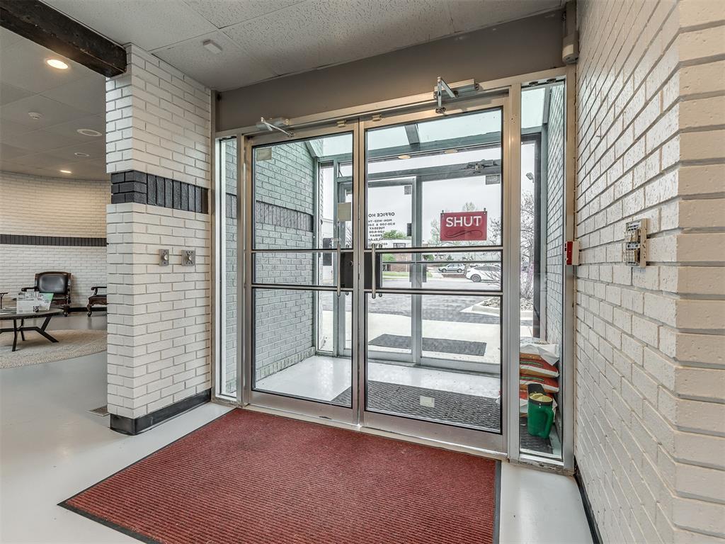 7304 N Comanche Avenue