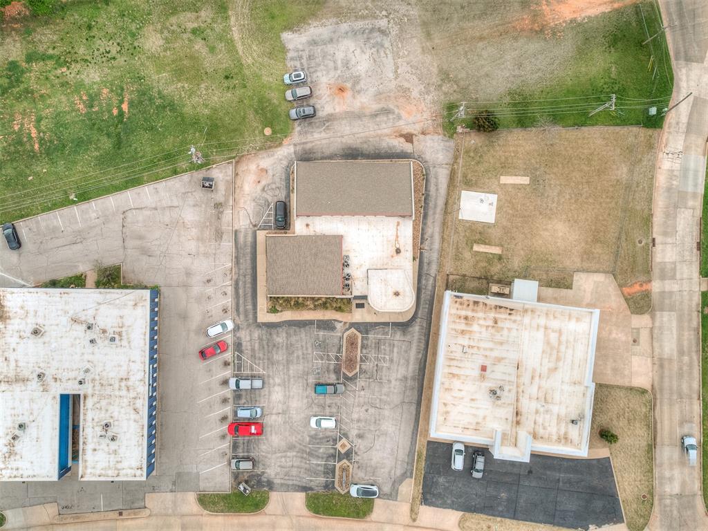 7304 N Comanche Avenue