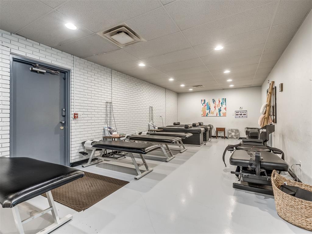 7304 N Comanche Avenue