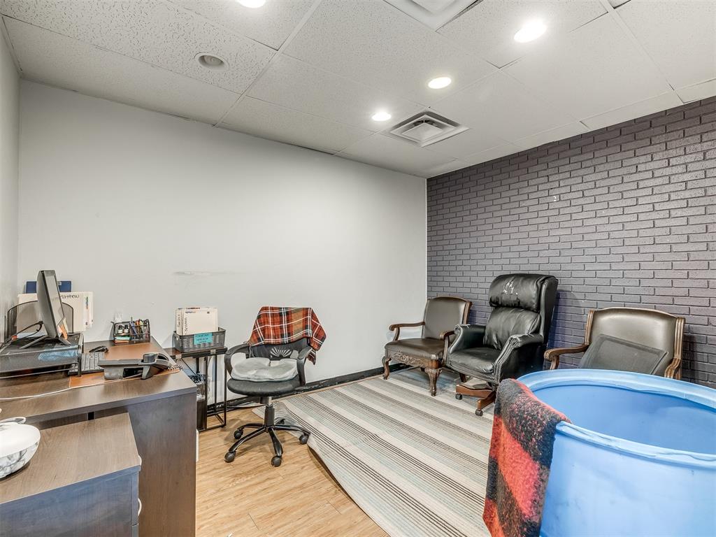 7304 N Comanche Avenue