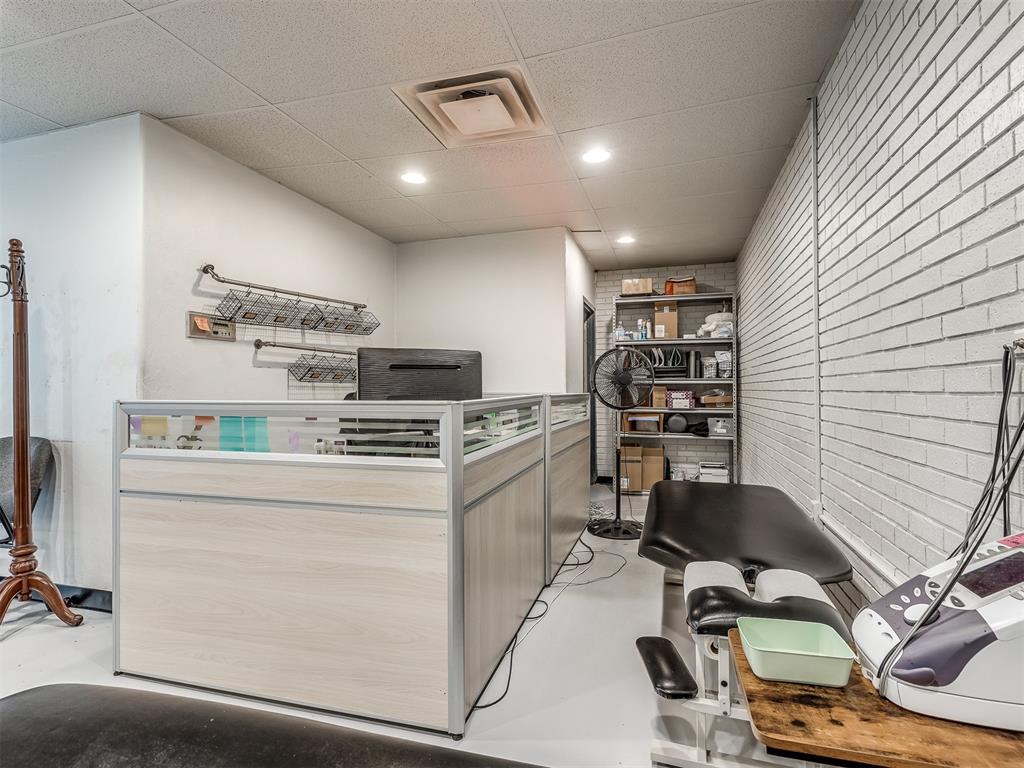 7304 N Comanche Avenue