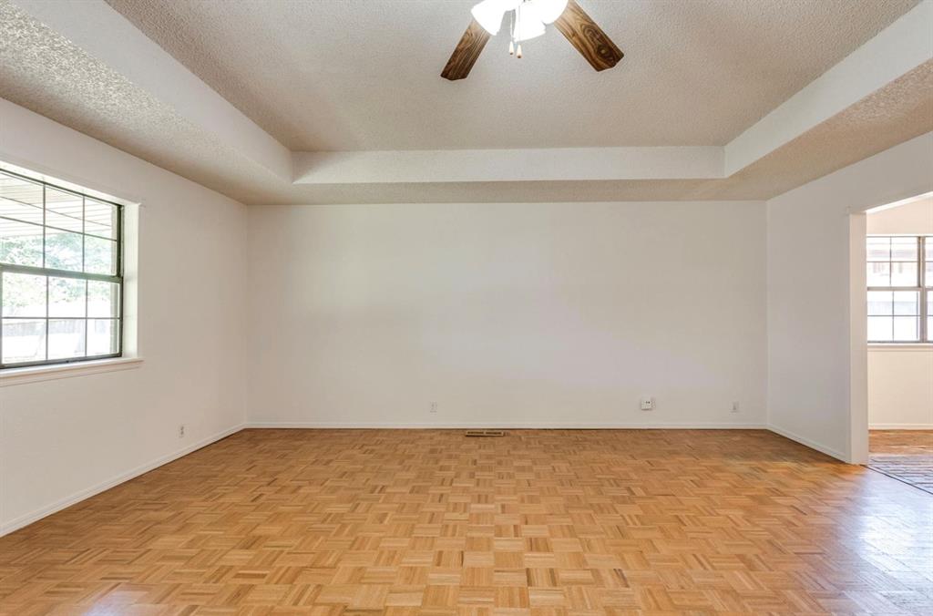 2713 S Summerfield Drive