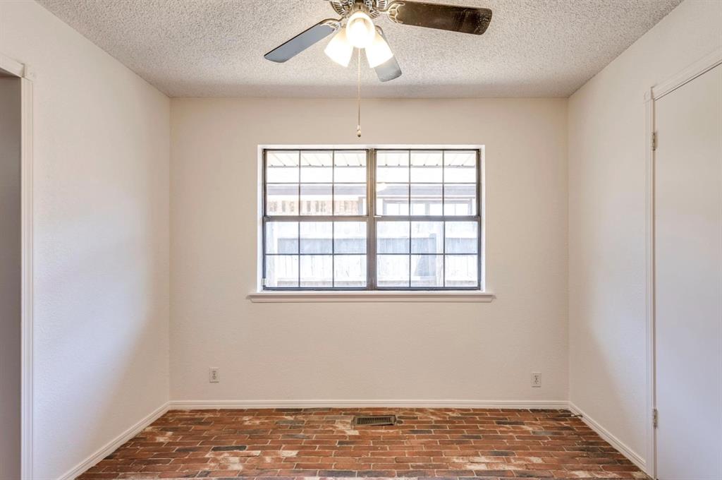 2713 S Summerfield Drive