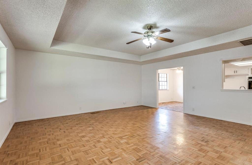 2713 S Summerfield Drive