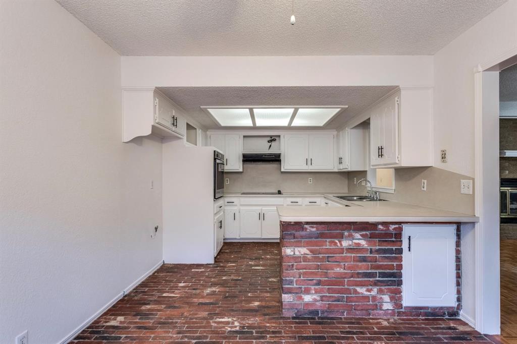 2713 S Summerfield Drive