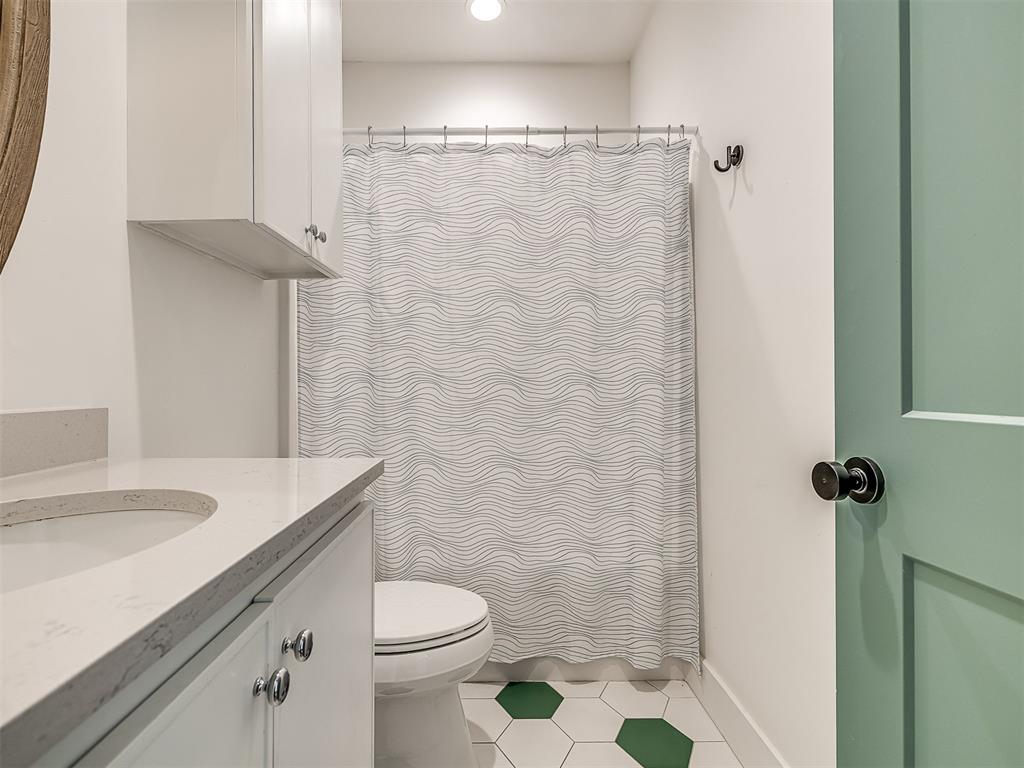 53 Lower Greenway Unit: B