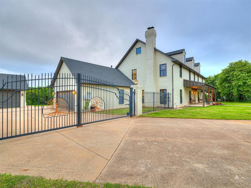 13500 Three Oaks Drive