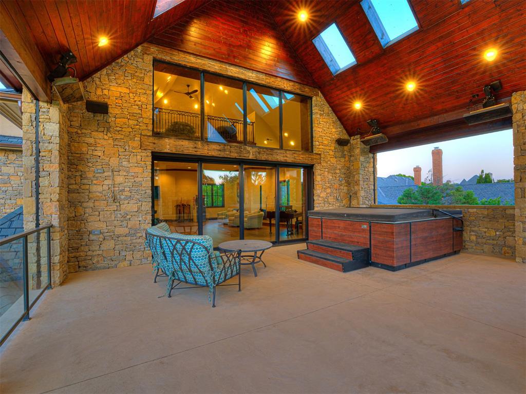 6401 Oak Tree Drive