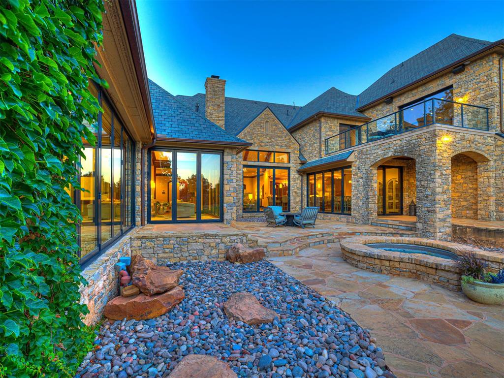 6401 Oak Tree Drive