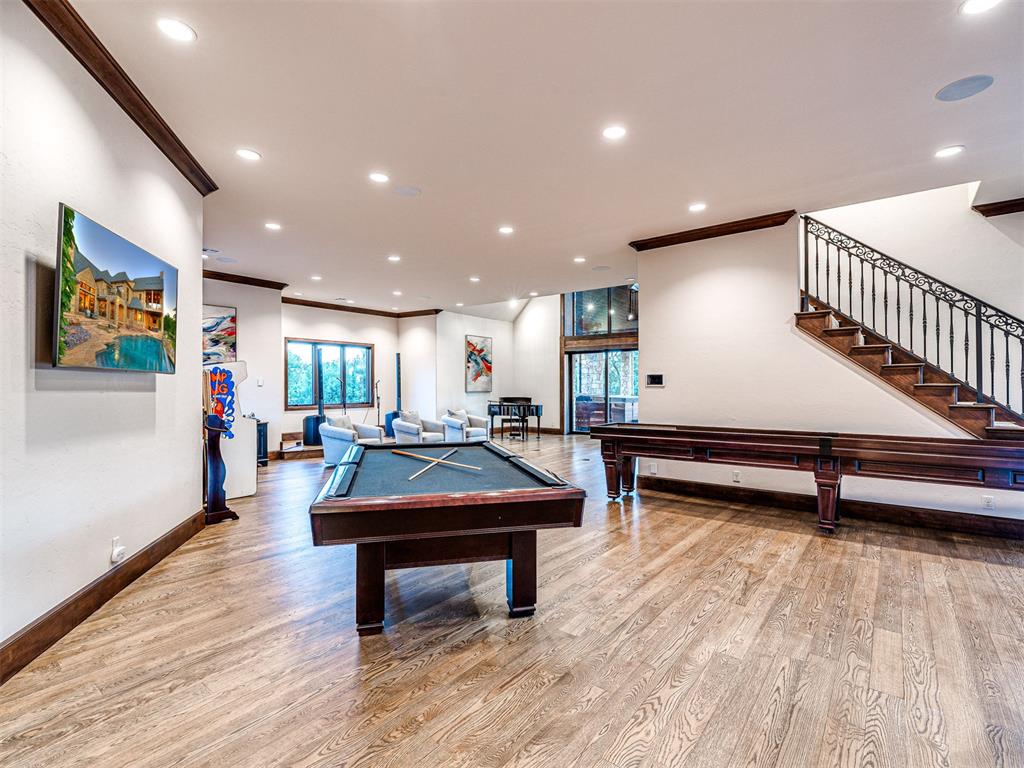 6401 Oak Tree Drive