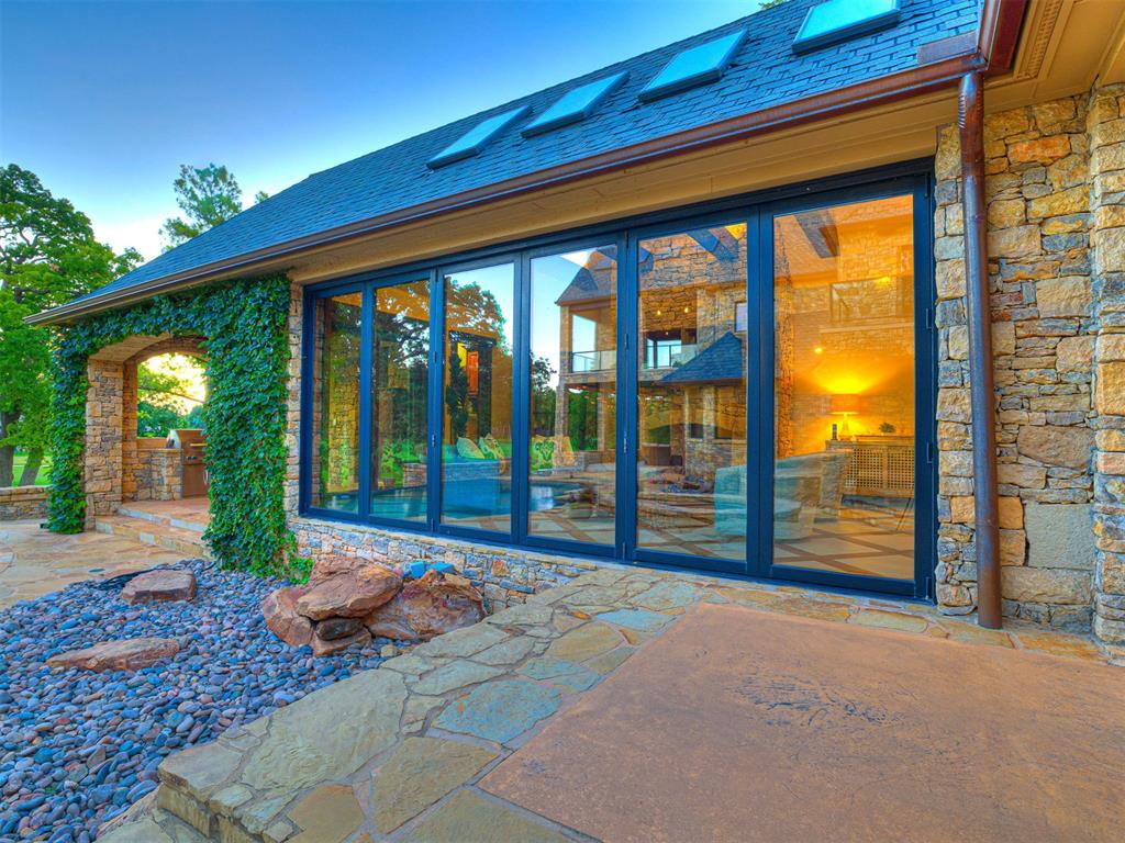 6401 Oak Tree Drive