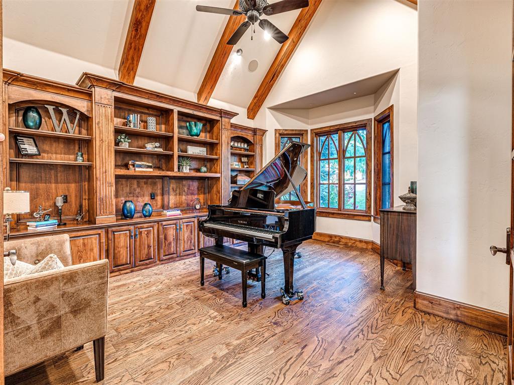 6401 Oak Tree Drive