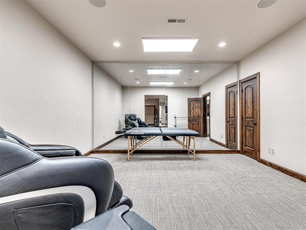 6401 Oak Tree Drive