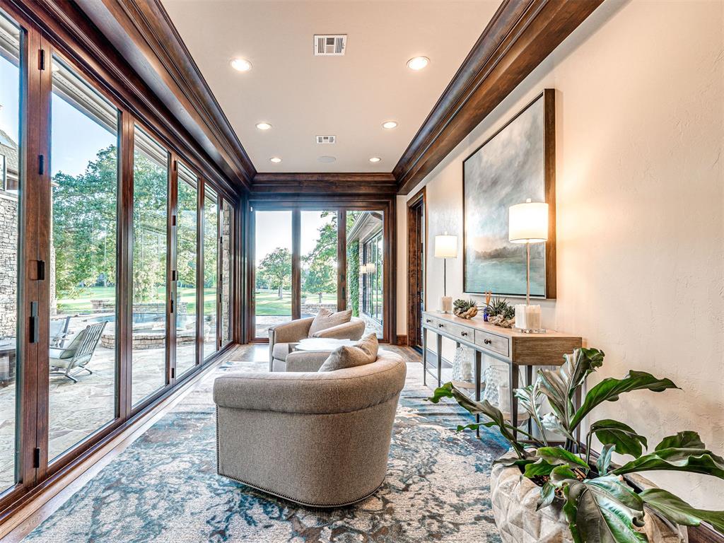 6401 Oak Tree Drive