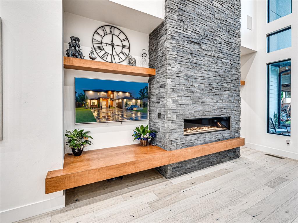 2824 Guilford Lane