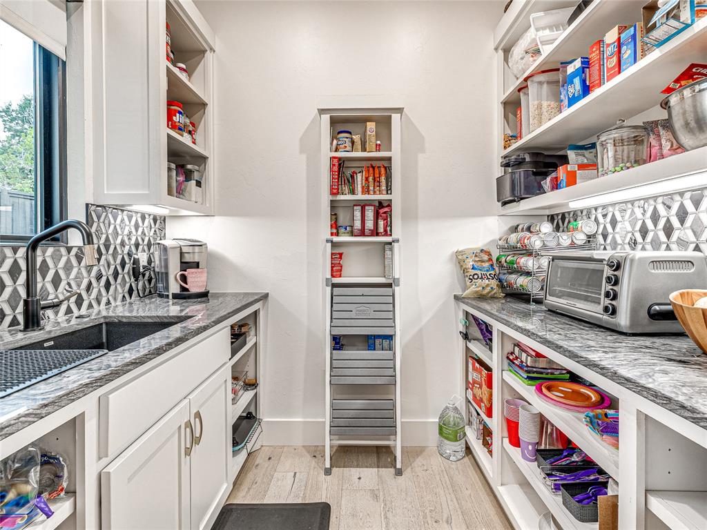2824 Guilford Lane