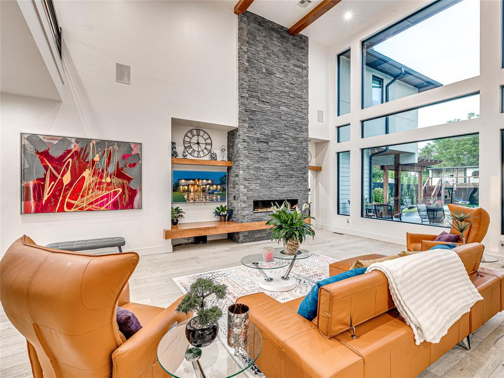 2824 Guilford Lane
