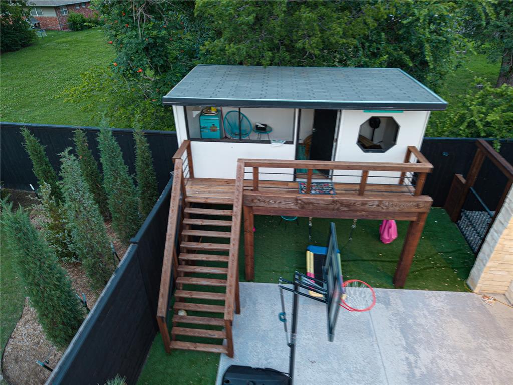 2824 Guilford Lane