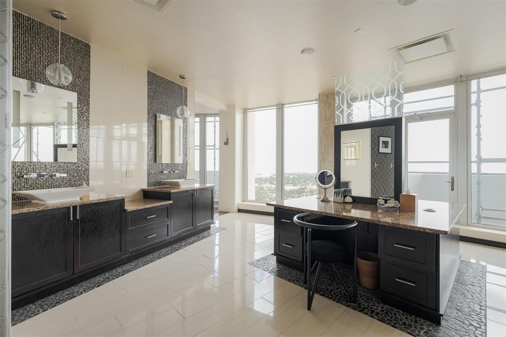 5900 Mosteller Drive Unit: 181
