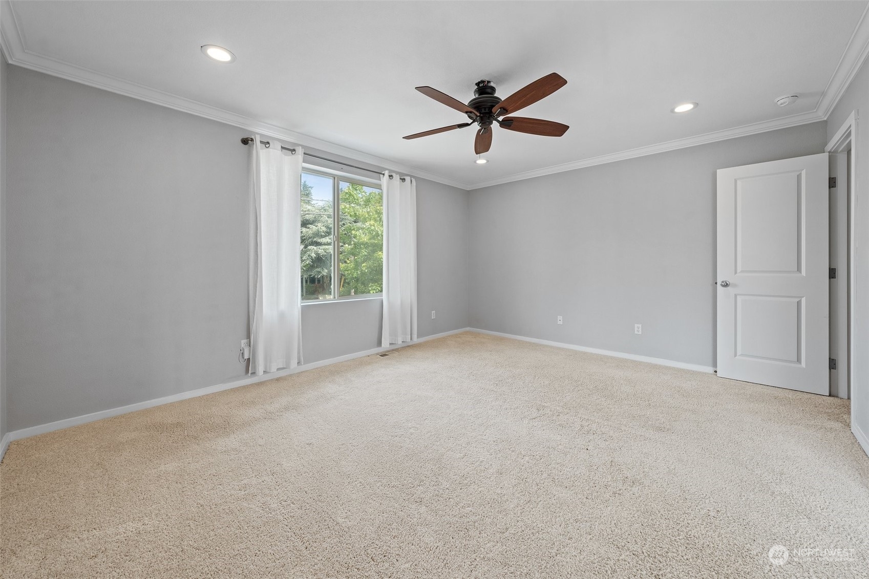 9515 10th Avenue Ct E