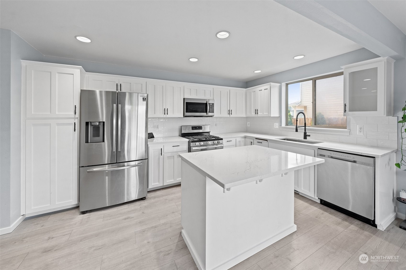 9515 10th Avenue Ct E