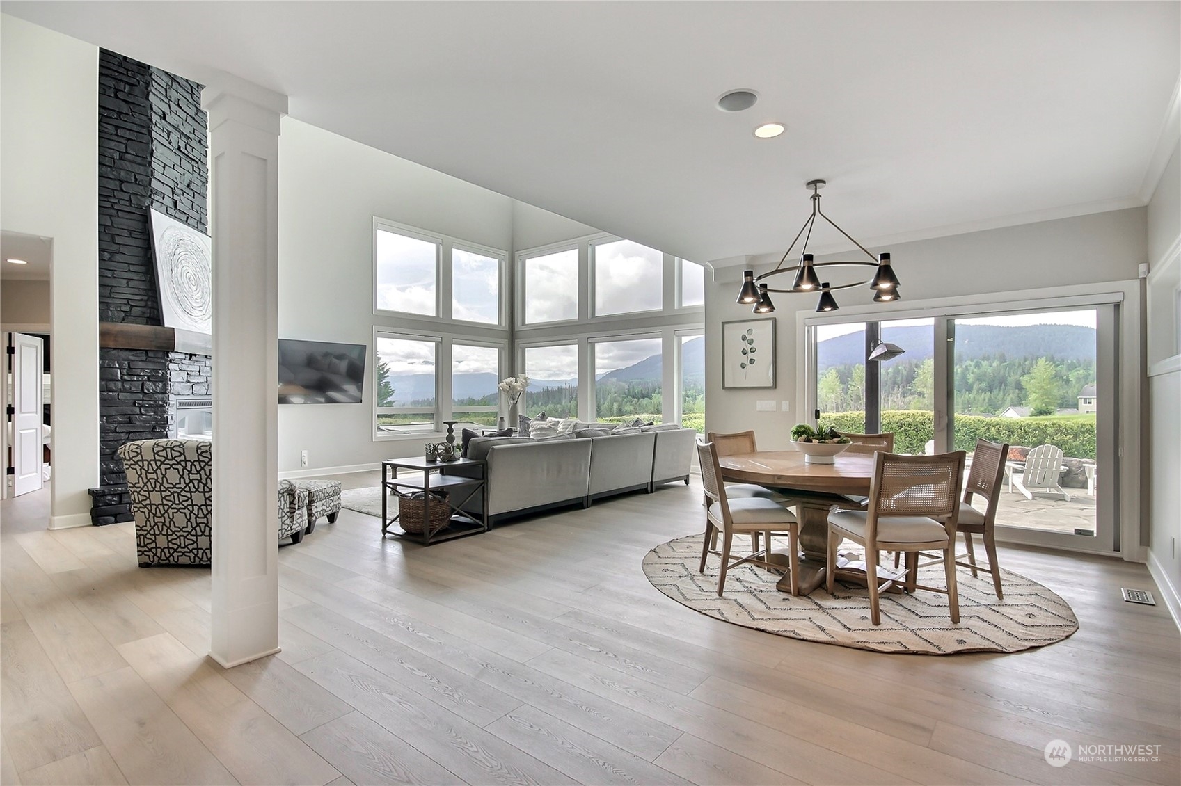 7319 Inverness Lane SE