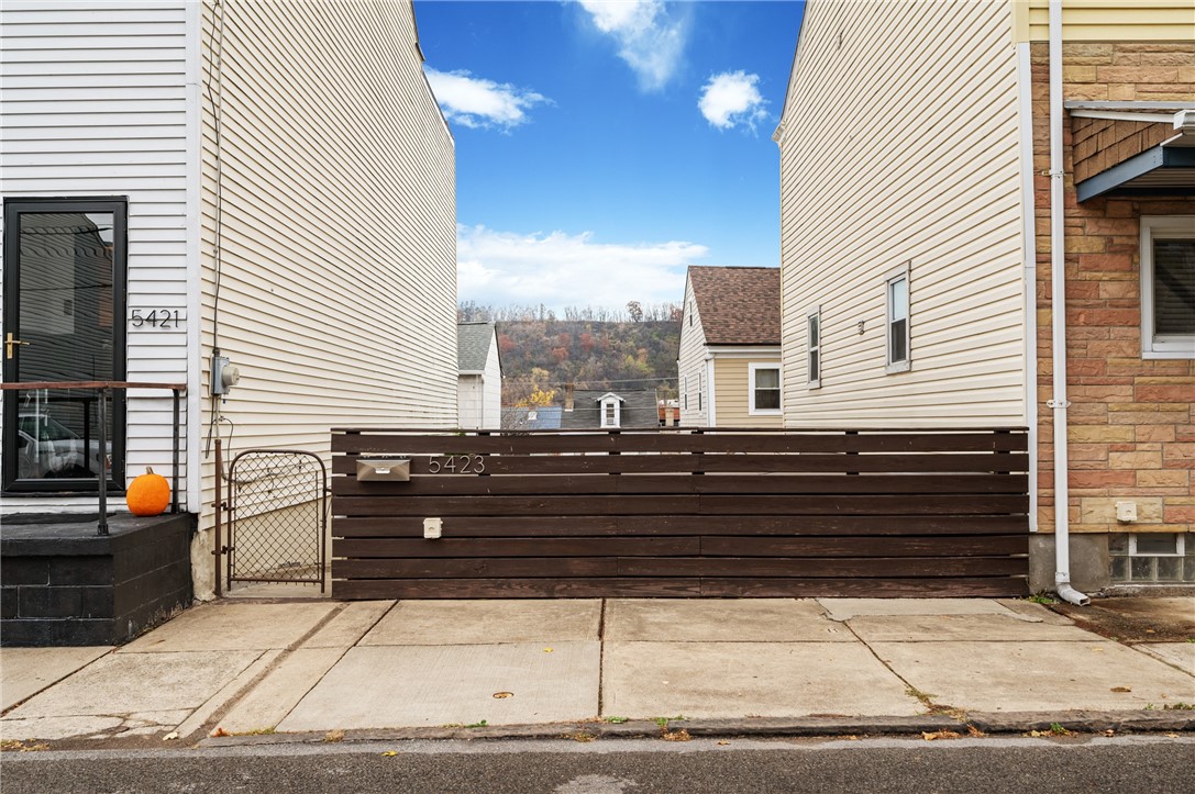 5423 Carnegie Str.