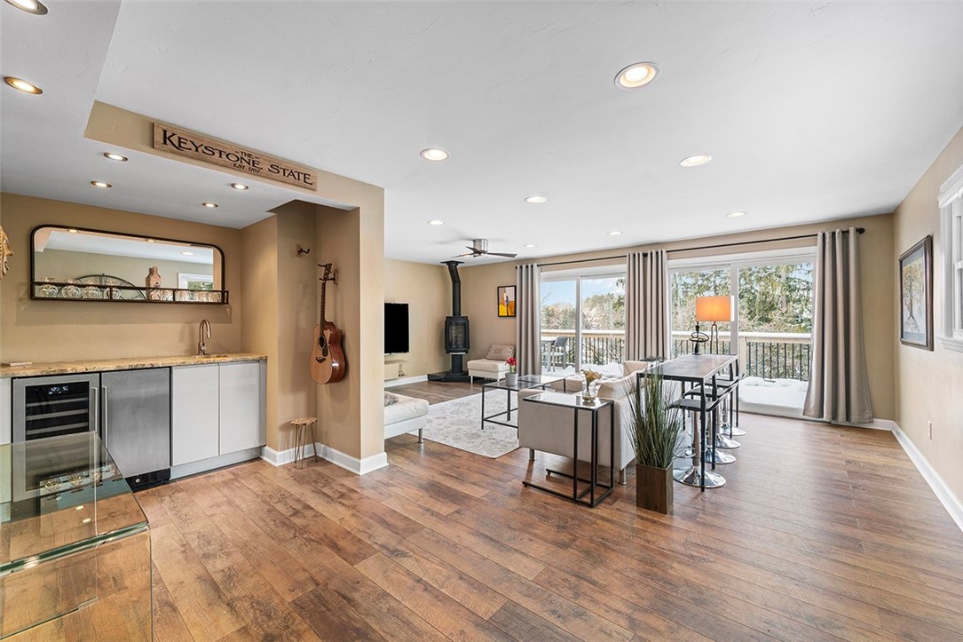 1010 SUMMER PLACE