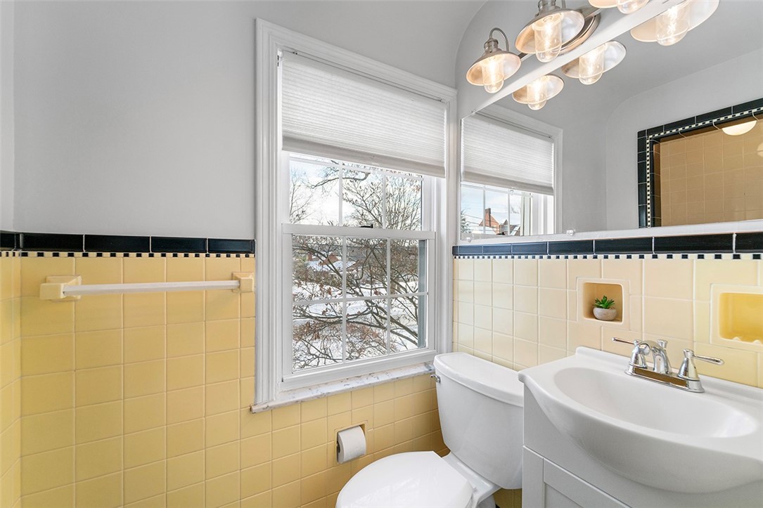 1010 SUMMER PLACE