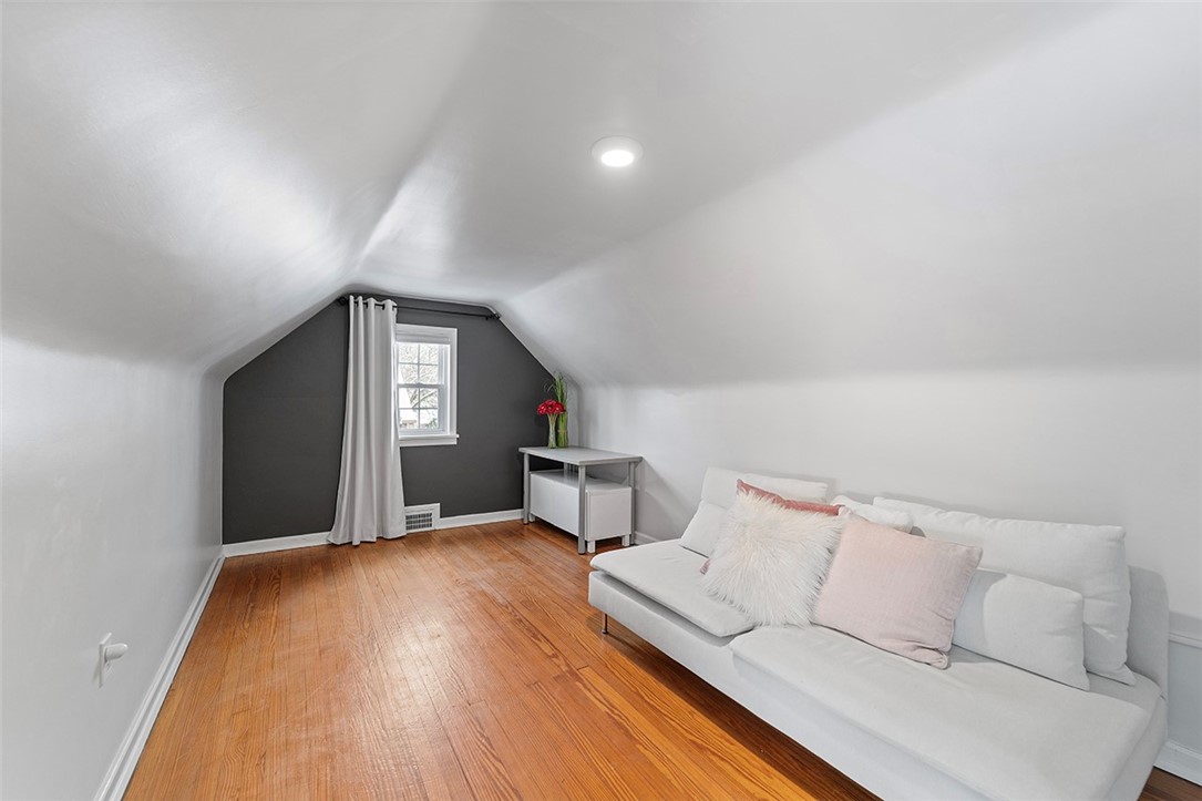 1010 SUMMER PLACE