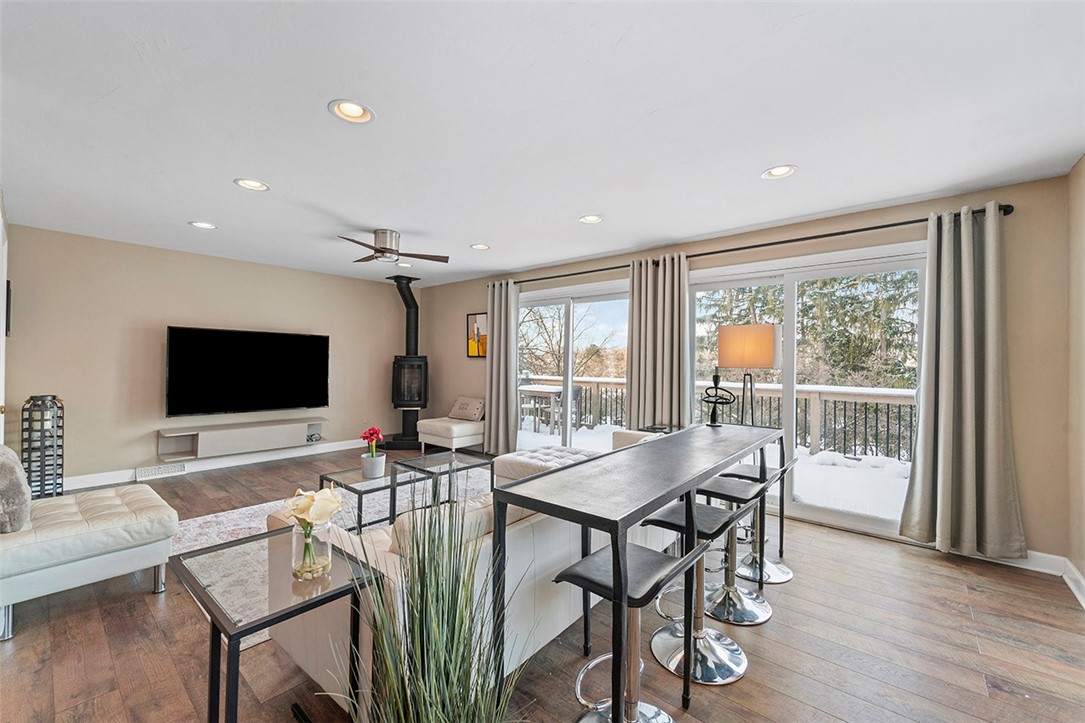 1010 SUMMER PLACE