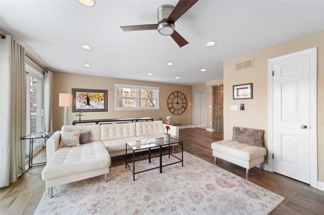 1010 SUMMER PLACE