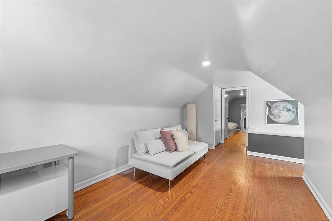 1010 SUMMER PLACE