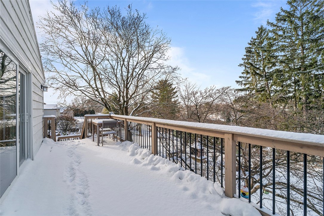 1010 SUMMER PLACE