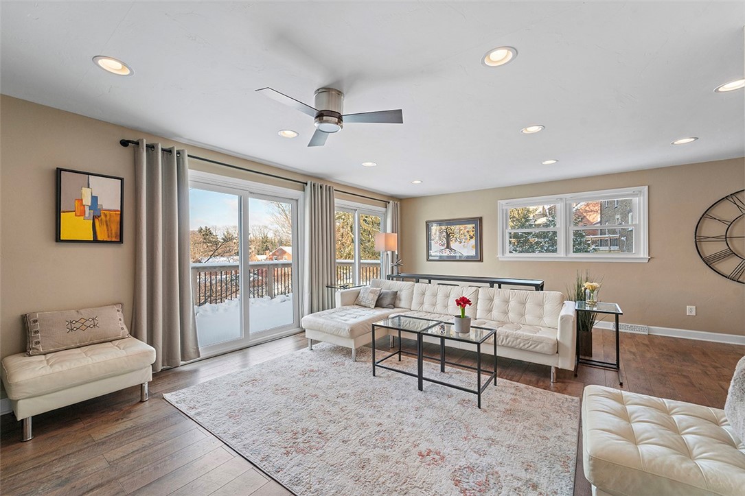 1010 SUMMER PLACE
