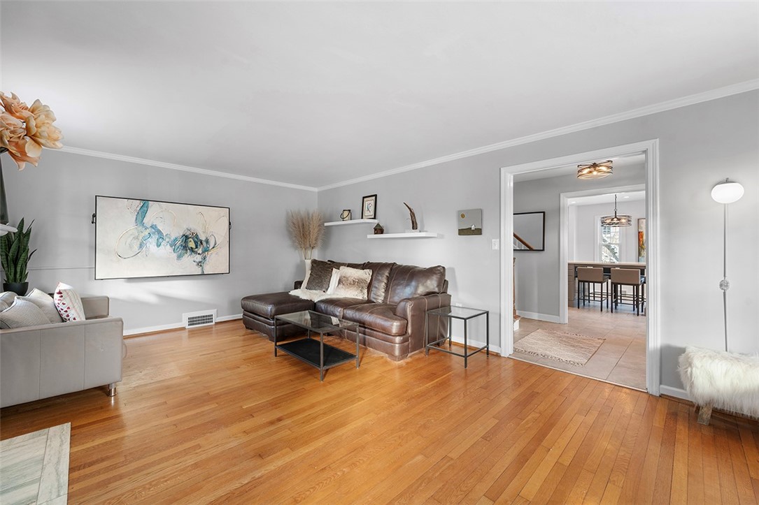 1010 SUMMER PLACE