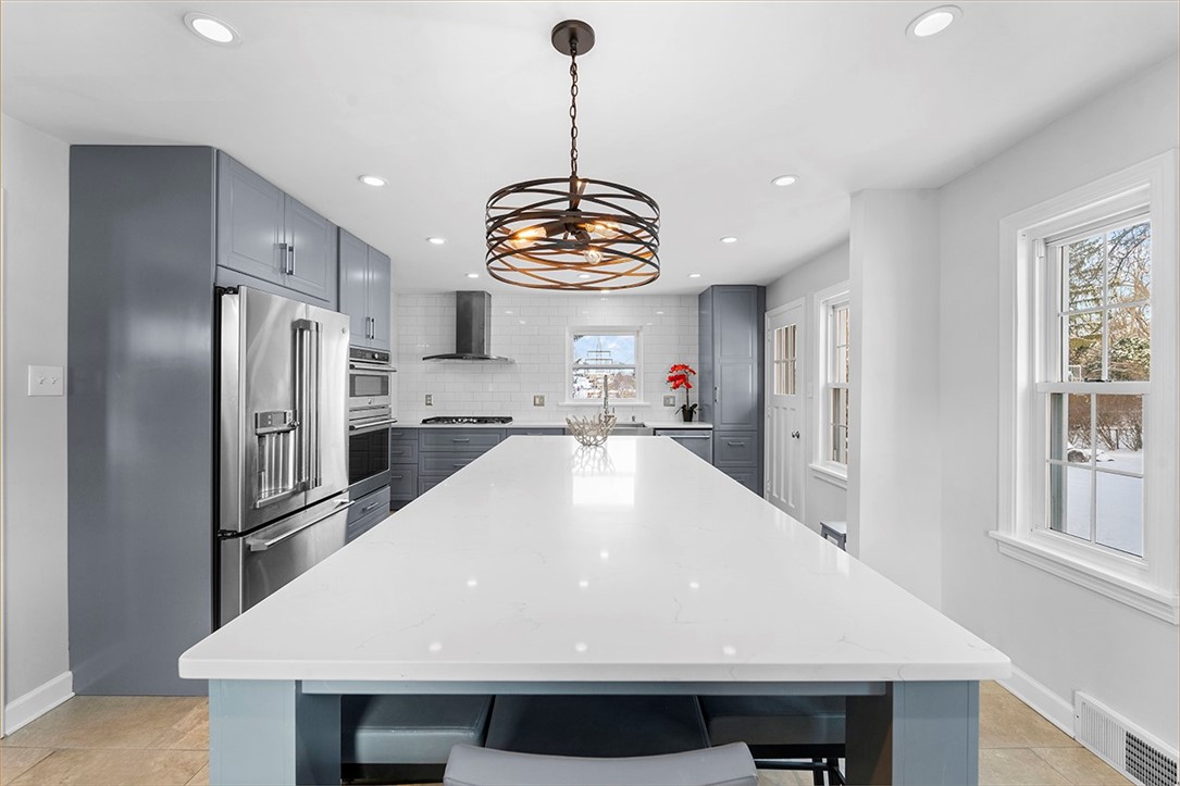 1010 SUMMER PLACE