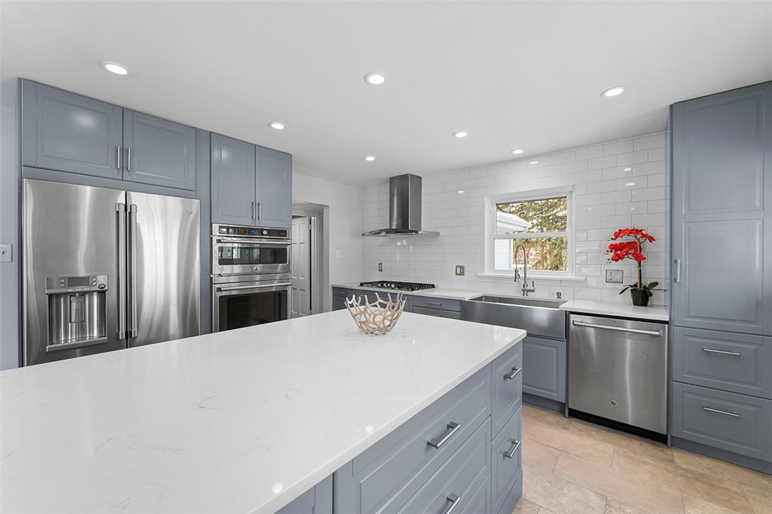 1010 SUMMER PLACE