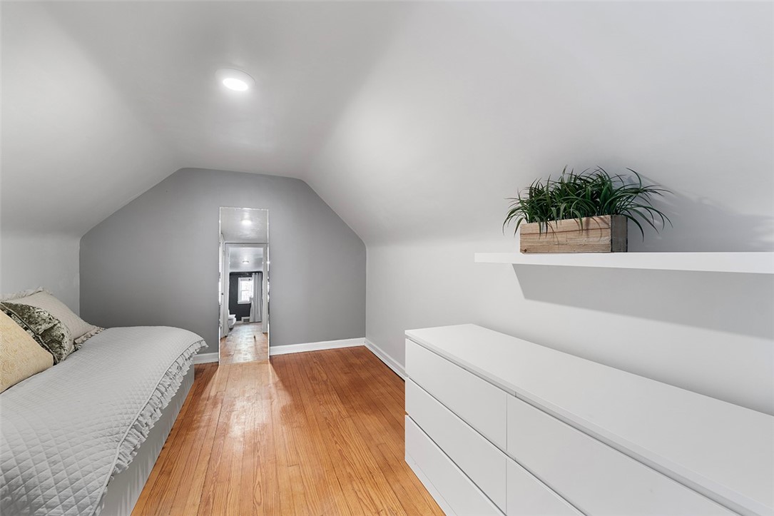 1010 SUMMER PLACE