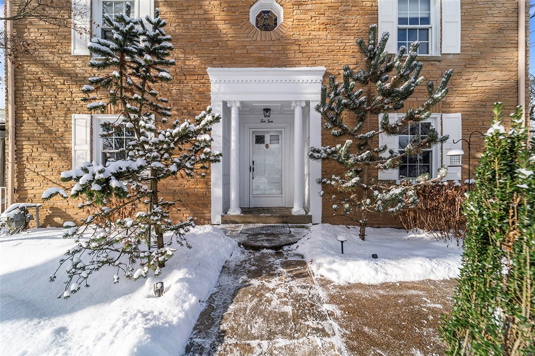 1010 SUMMER PLACE