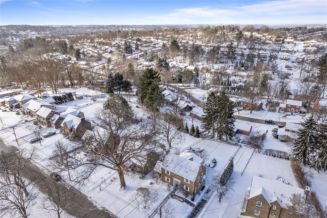 1010 SUMMER PLACE