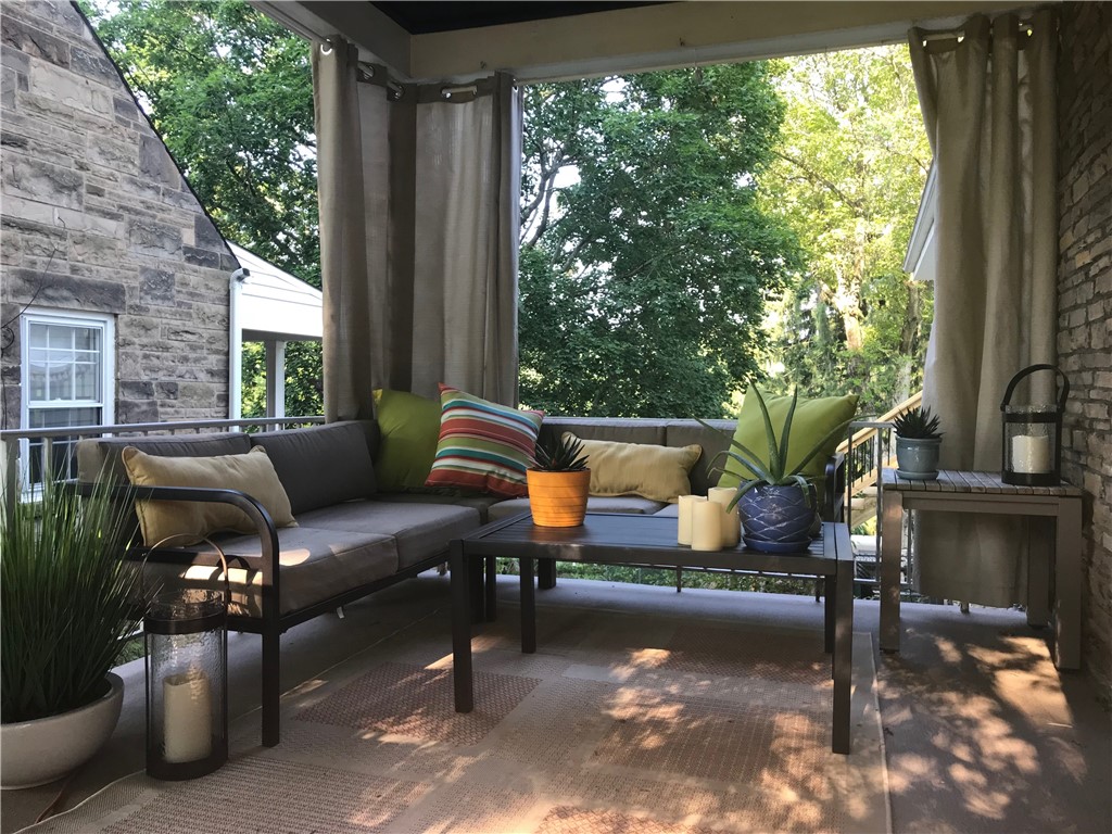 1010 SUMMER PLACE